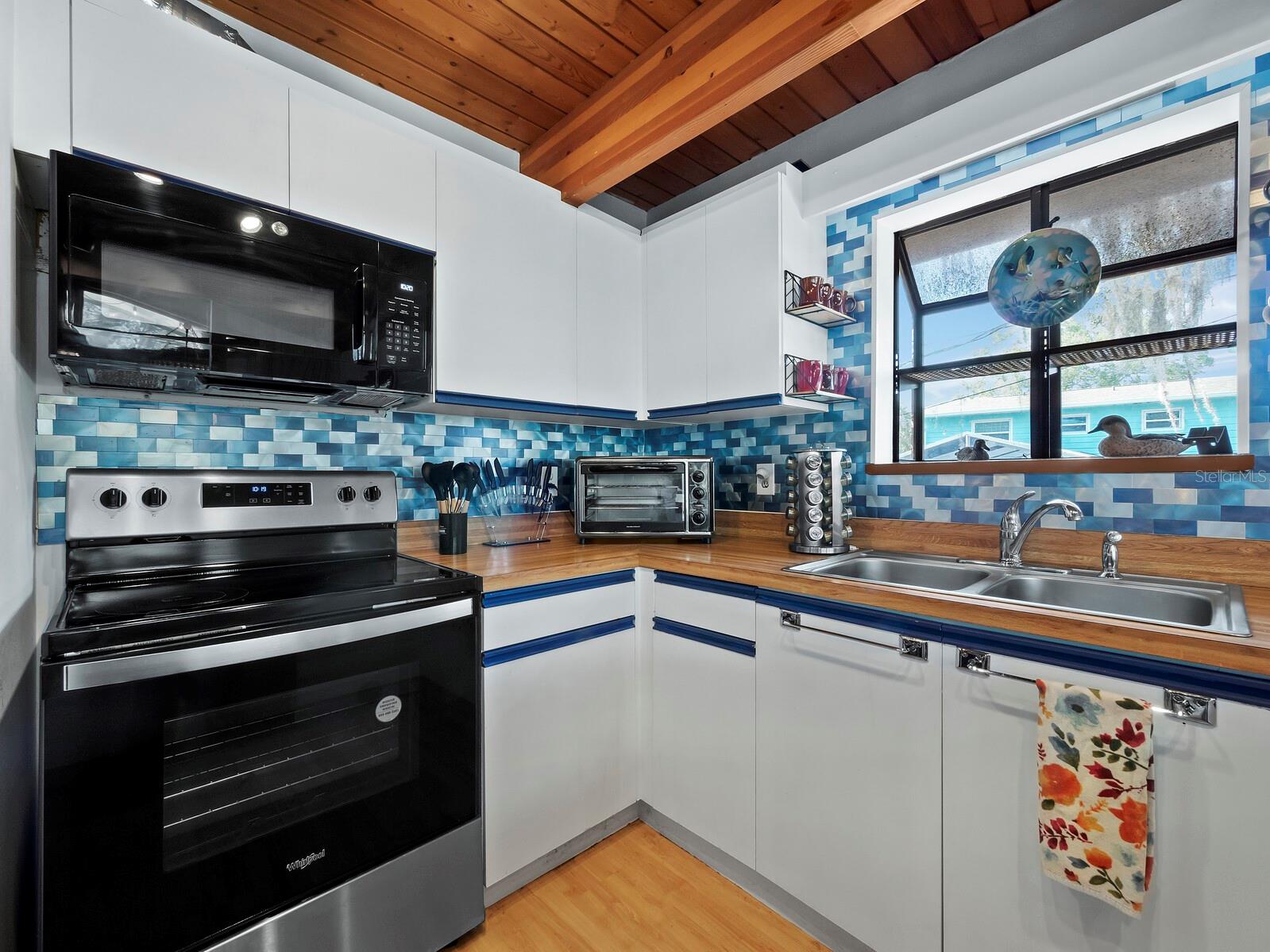 SIESTA BEACH - Residential