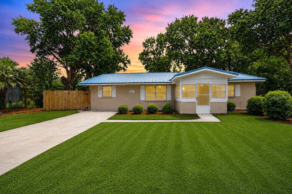 Photo of 205 2nd Avenue SE, Ruskin, FL 33570 (MLS # TB8534382)