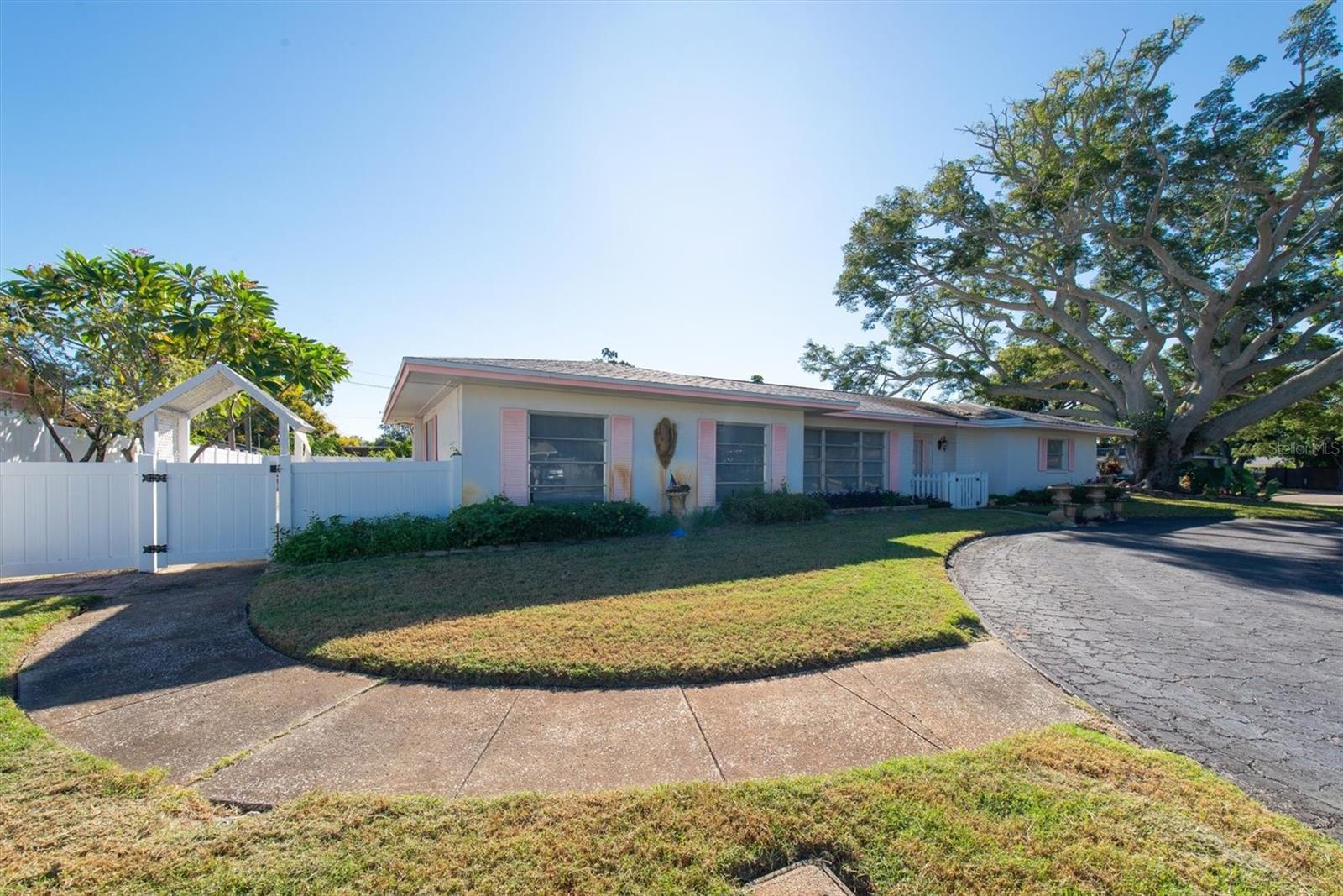 7 N MAYWOOD AVENUE