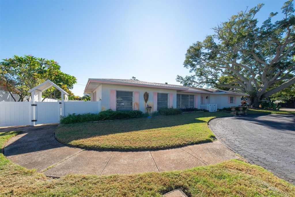 Photo of 7 N Maywood Avenue, Clearwater, FL 33765 (MLS # TB8438238)