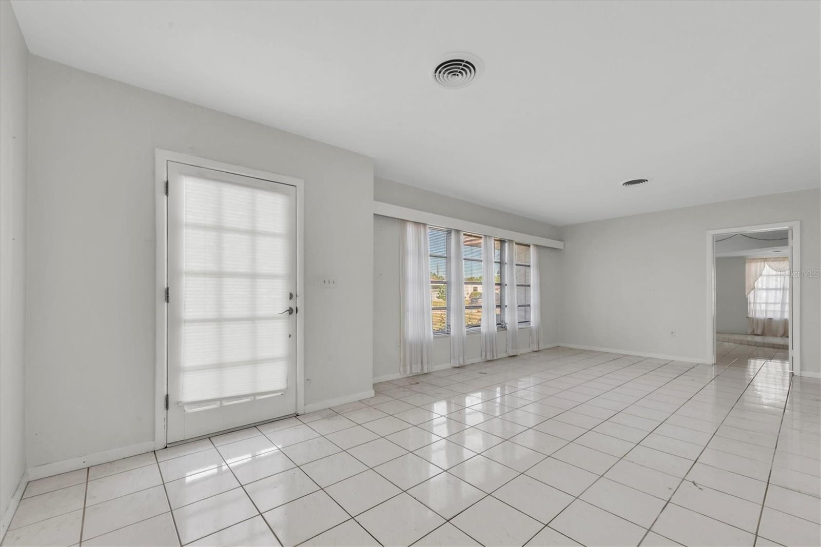 7 N MAYWOOD AVENUE