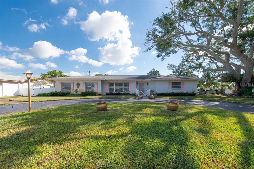 Photo of 7 N Maywood Avenue, Clearwater, FL 33765 (MLS # TB8438238)