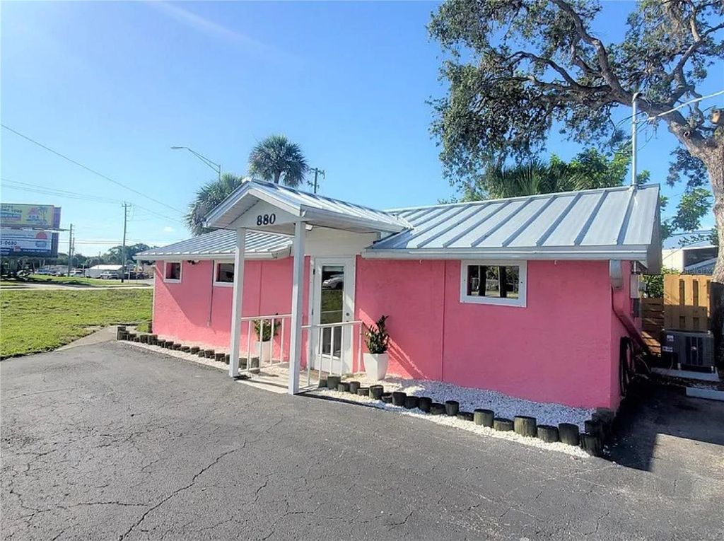 Photo of 880 S Mccall Road, Englewood, FL 34223 (MLS # N6138828)