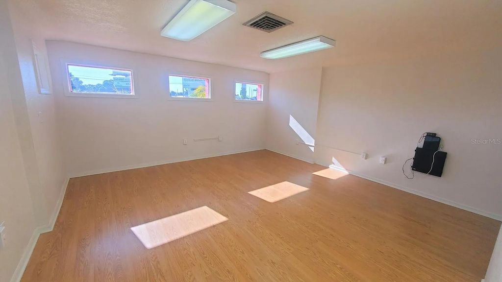 Photo of 880 S Mccall Road, Englewood, FL 34223 (MLS # N6138828)