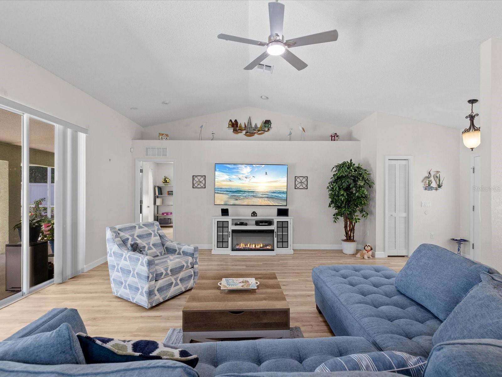 5733 CACTUS CIRCLE