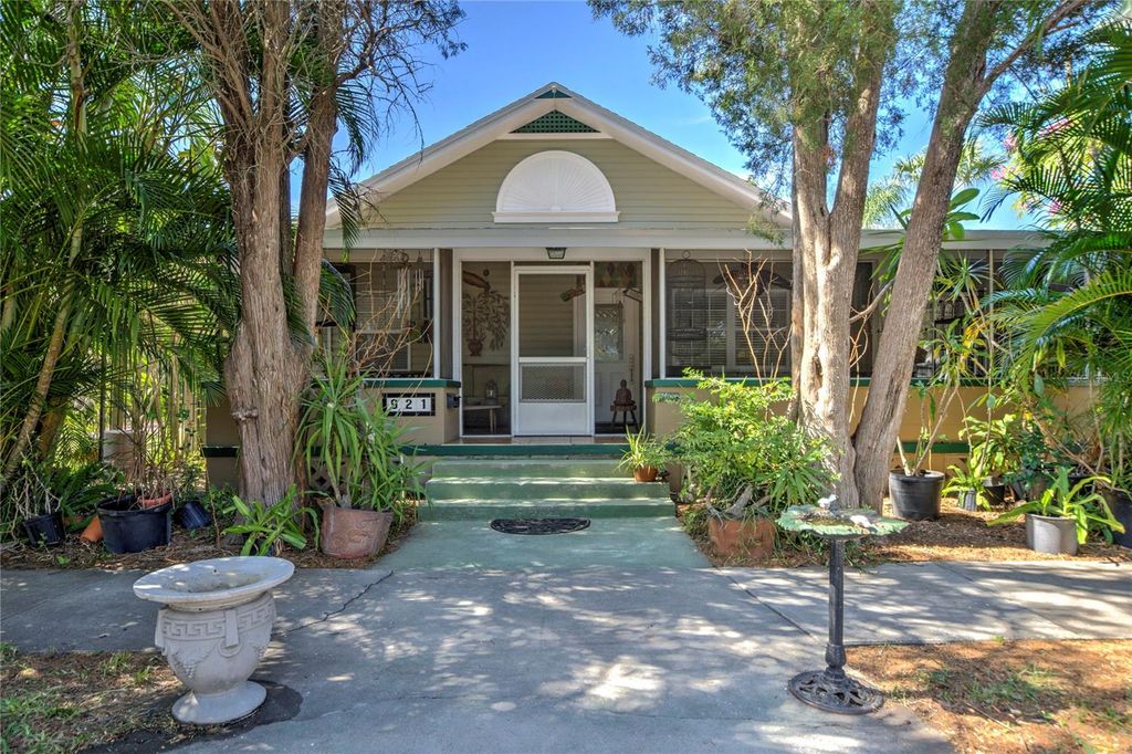 Photo of 921 24th Avenue N, St Petersburg, FL 33704 (MLS # TB8368533)