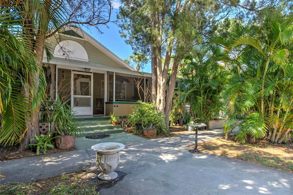 Photo of 921 24th Avenue N, St Petersburg, FL 33704 (MLS # TB8368533)