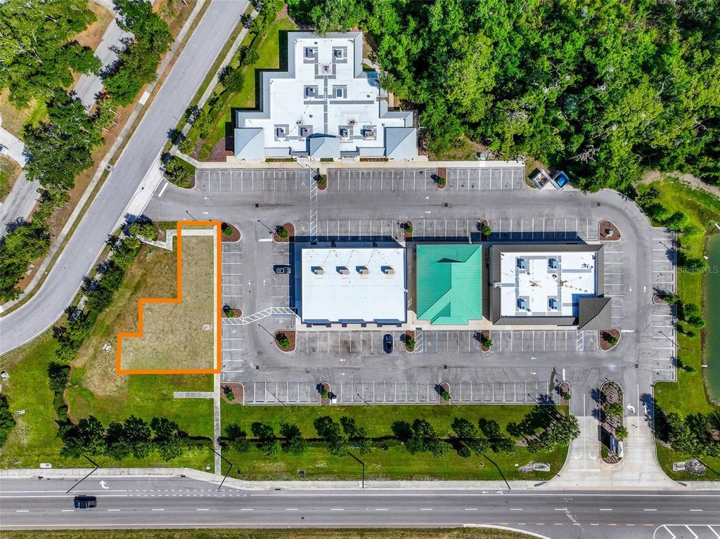 Photo of 10030 Us Highway 301 N, Parrish, FL 34219 (MLS # A4693172)