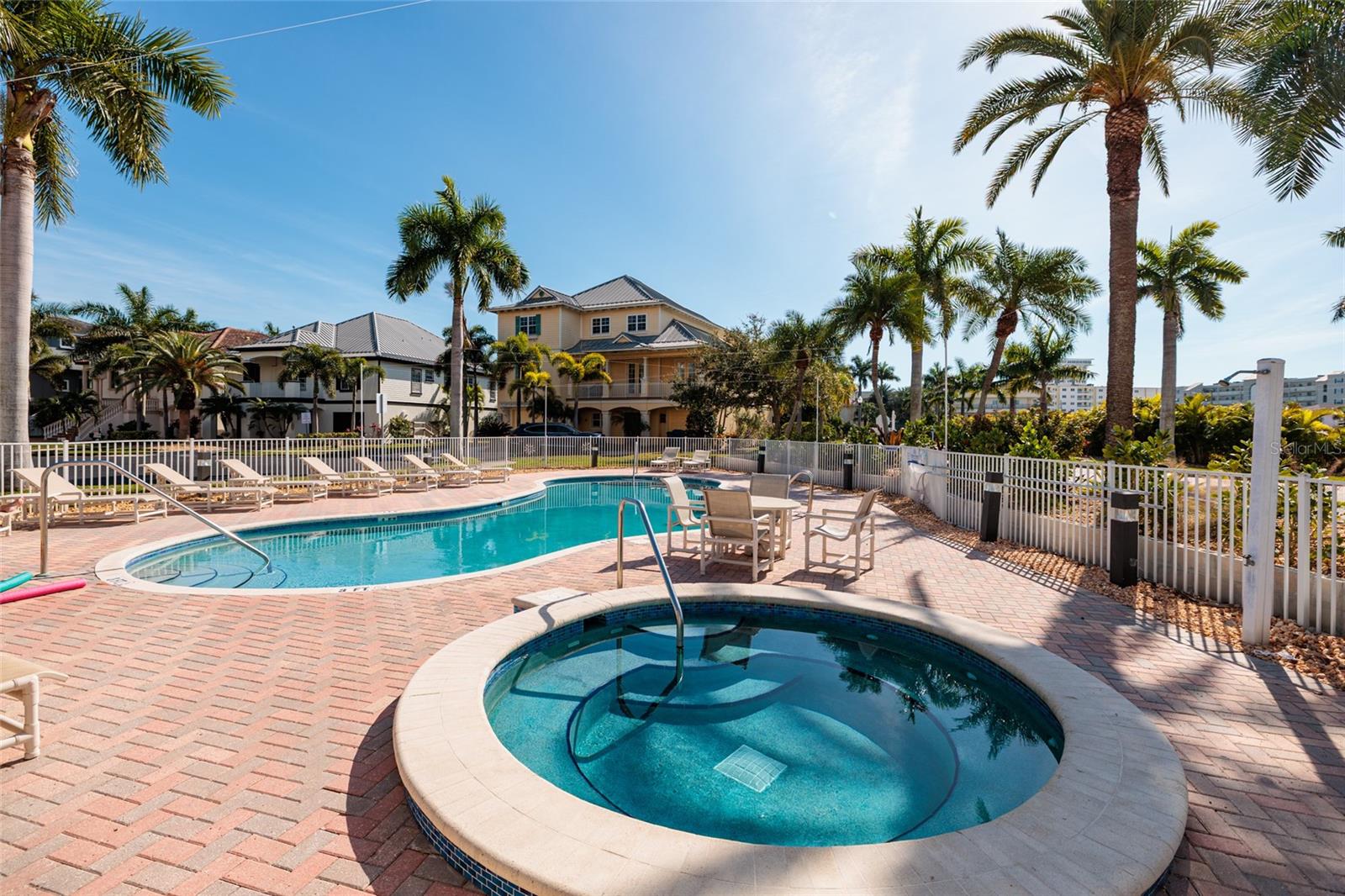 REDINGTON SHORES YACHT ANDTENN - Residential