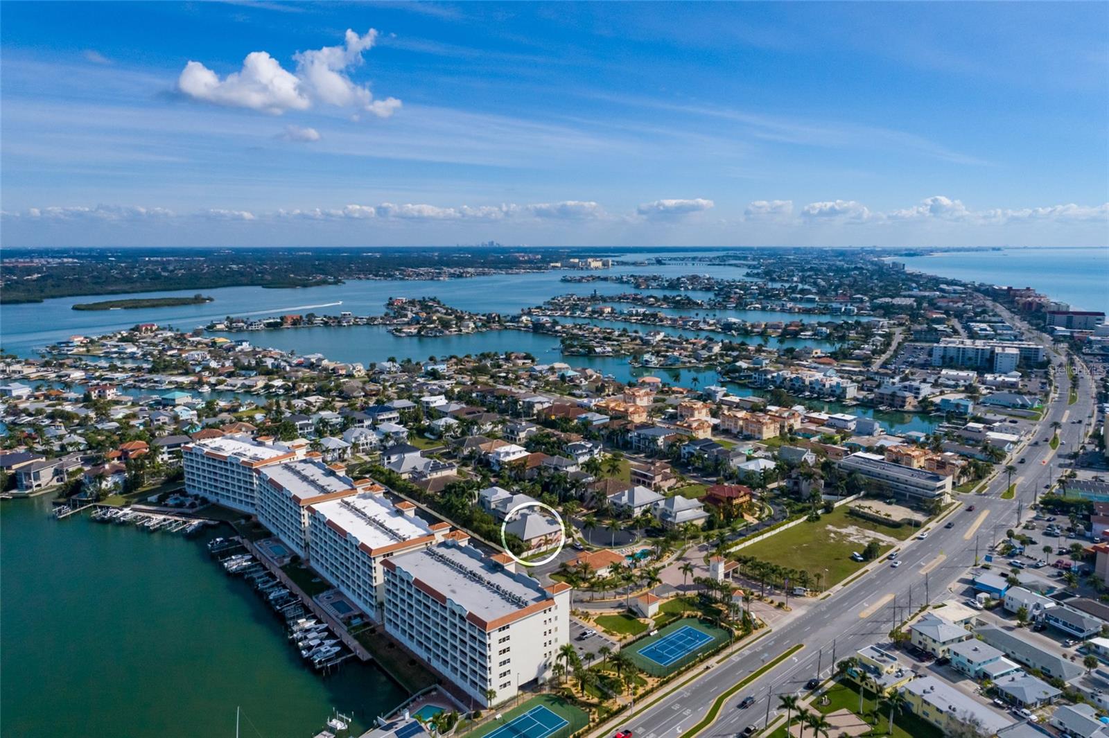 REDINGTON SHORES YACHT ANDTENN - Residential