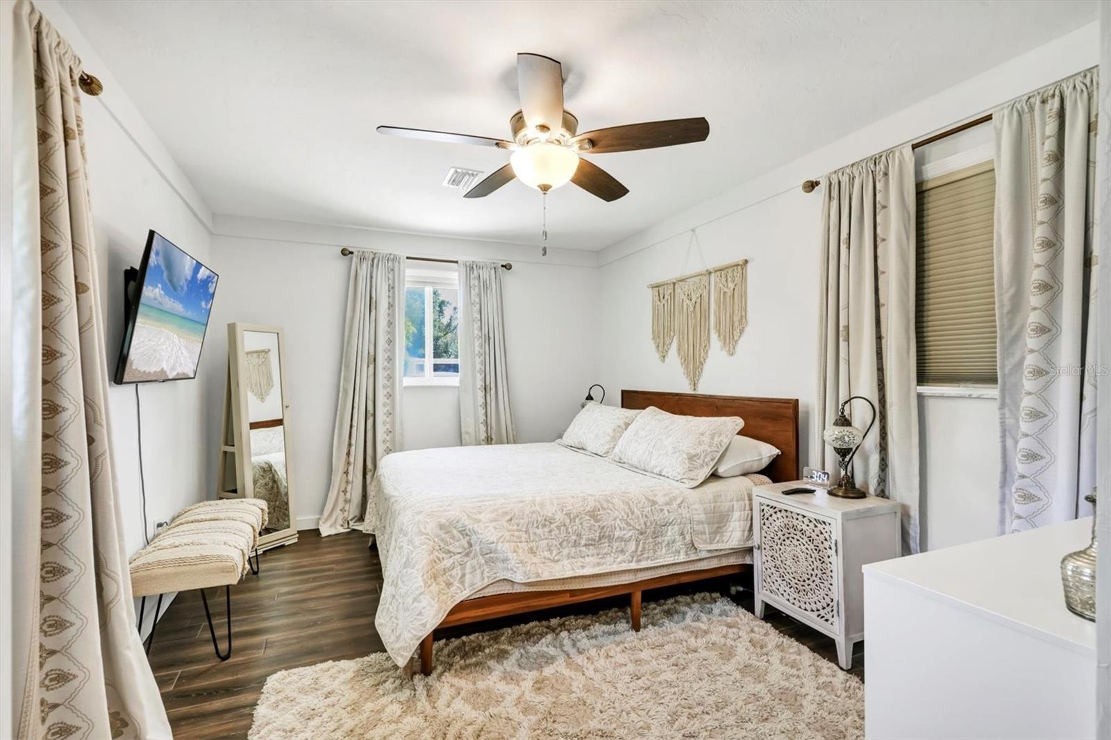 LA LINDA TERRACE - Residential Lease