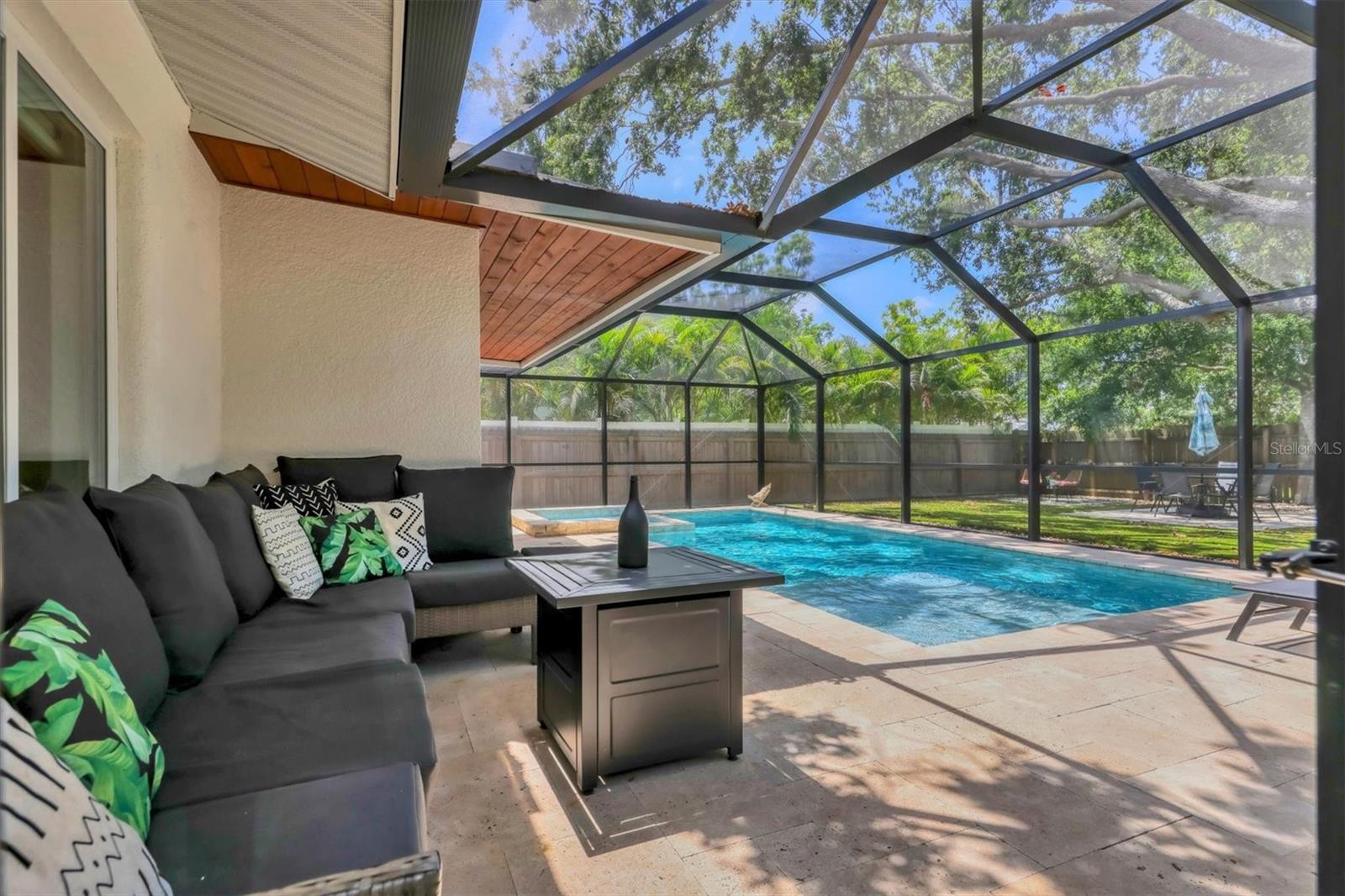 LA LINDA TERRACE - Residential Lease