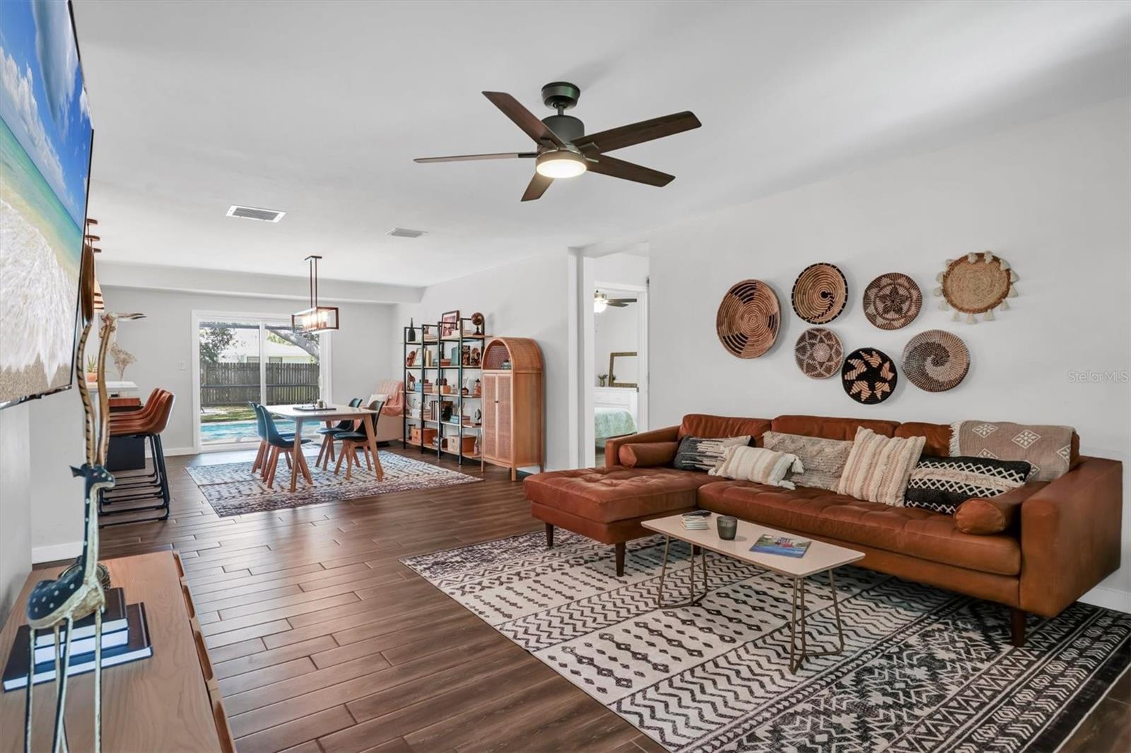 LA LINDA TERRACE - Residential Lease