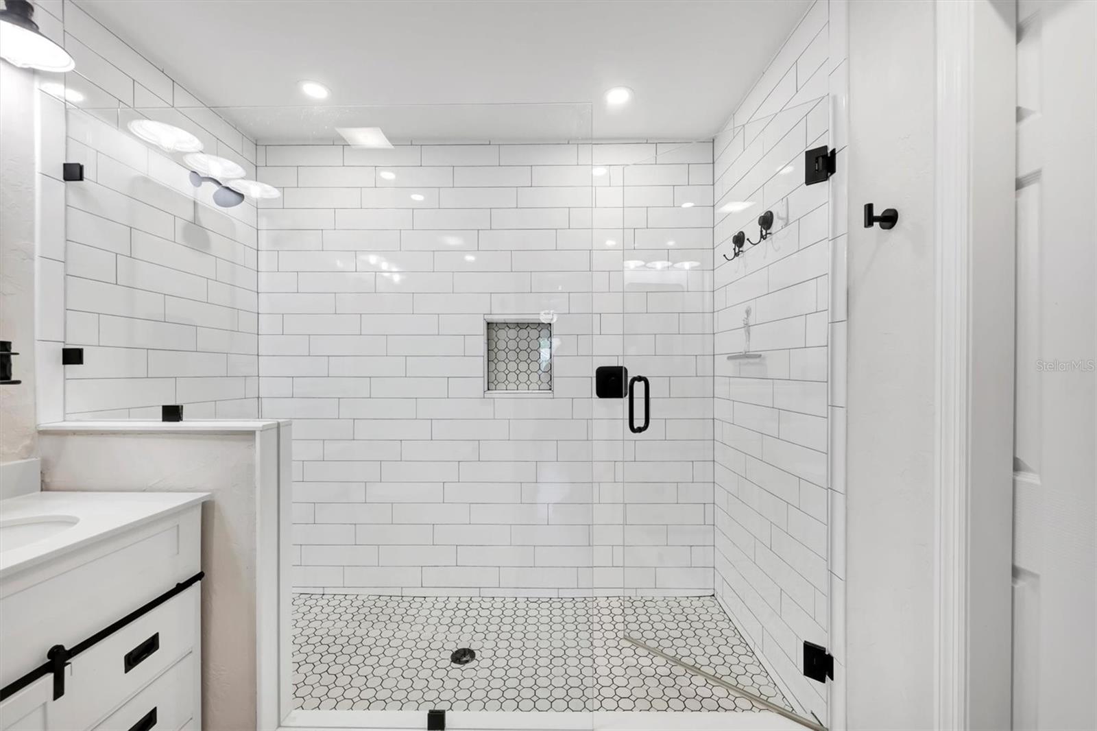 LA LINDA TERRACE - Residential Lease