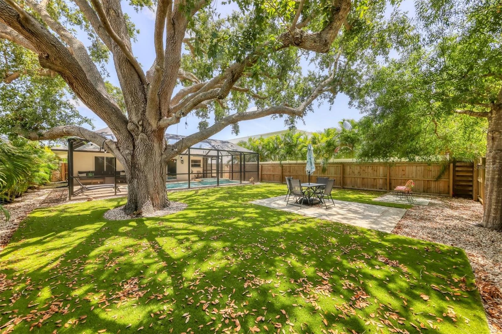 LA LINDA TERRACE - Residential Lease