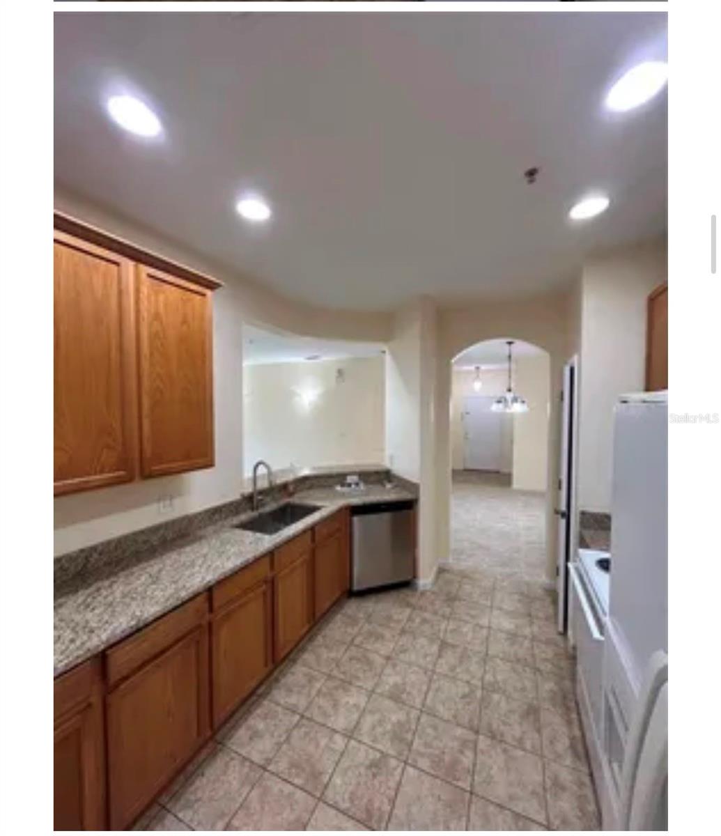 3001 GREYSTONE LOOP 102