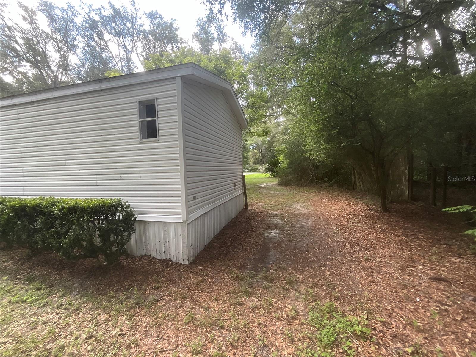 Photo 3 of 25 of 7591 NW 167TH PLACE mobile home