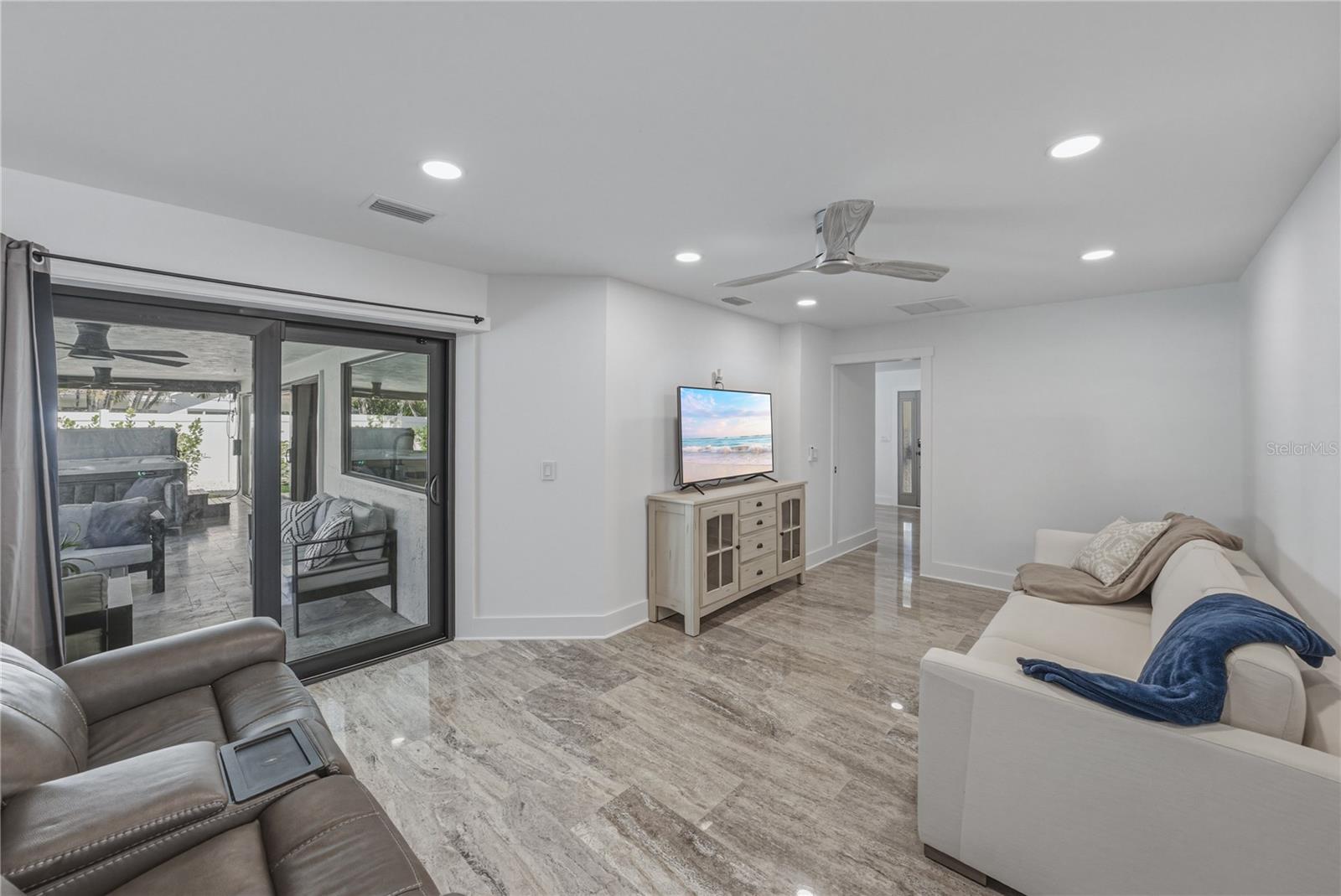 BROADWATER - Residential