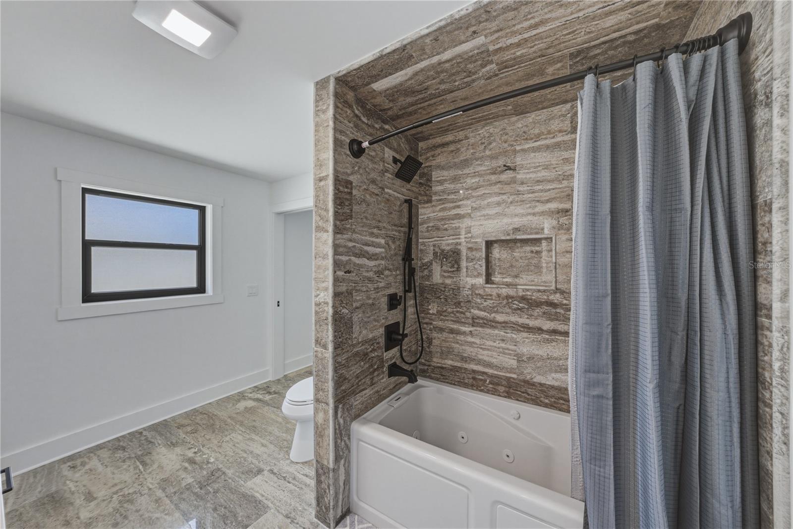 BROADWATER - Residential