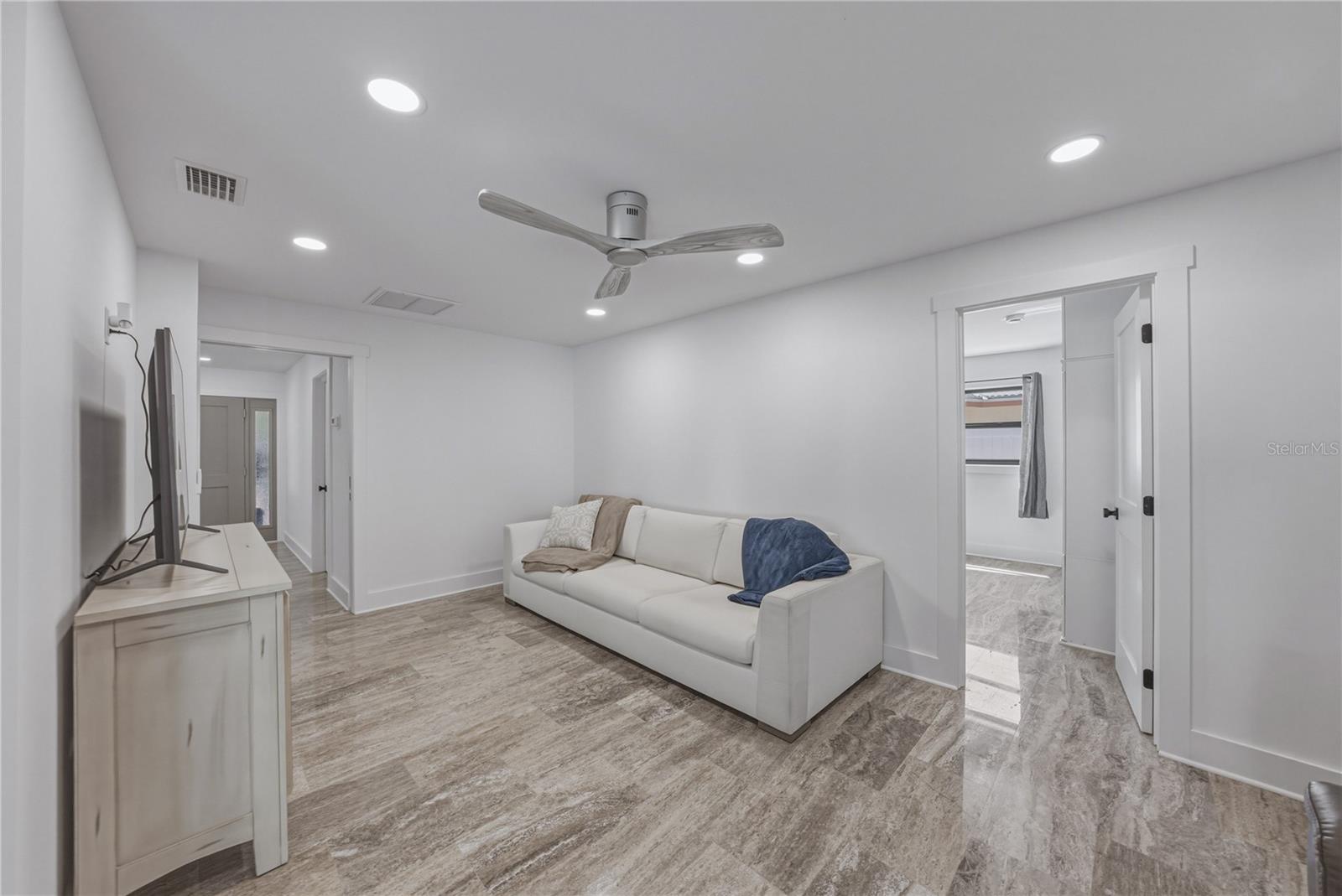 BROADWATER - Residential