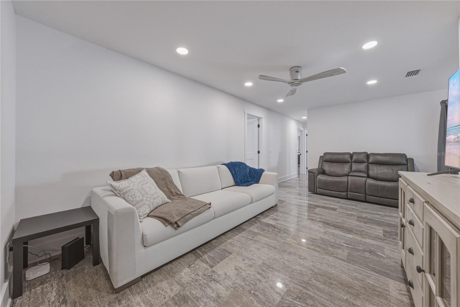 BROADWATER - Residential