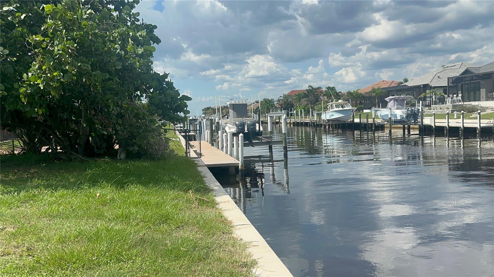 PUNTA GORDA ISLES SEC 04 - Land