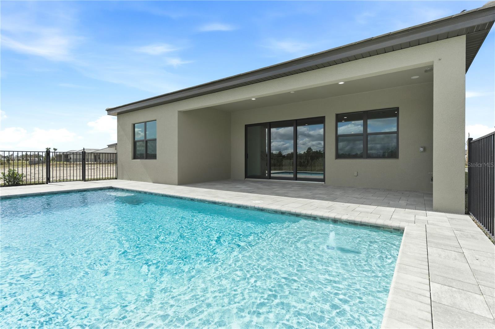 OAKBEND AT WELLEN PARK - Residential