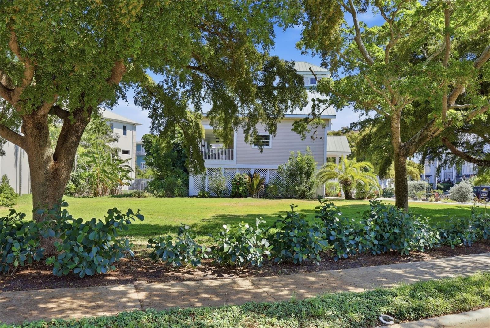 HAWKS HARBOR - Residential