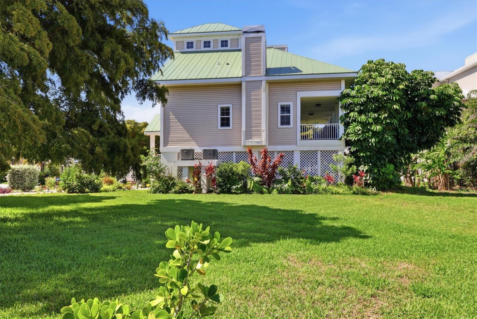 HAWKS HARBOR - Residential