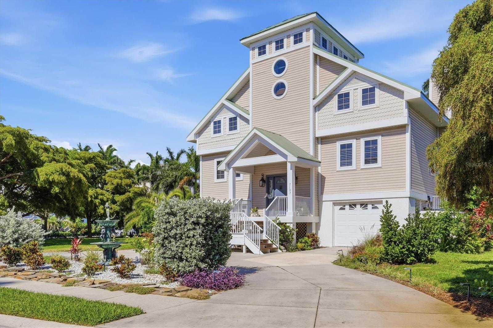 HAWKS HARBOR - Residential
