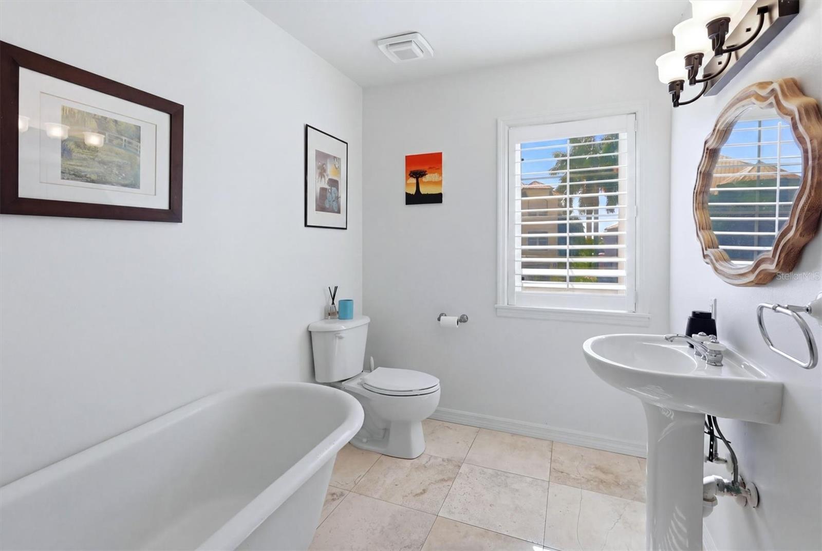 HAWKS HARBOR - Residential