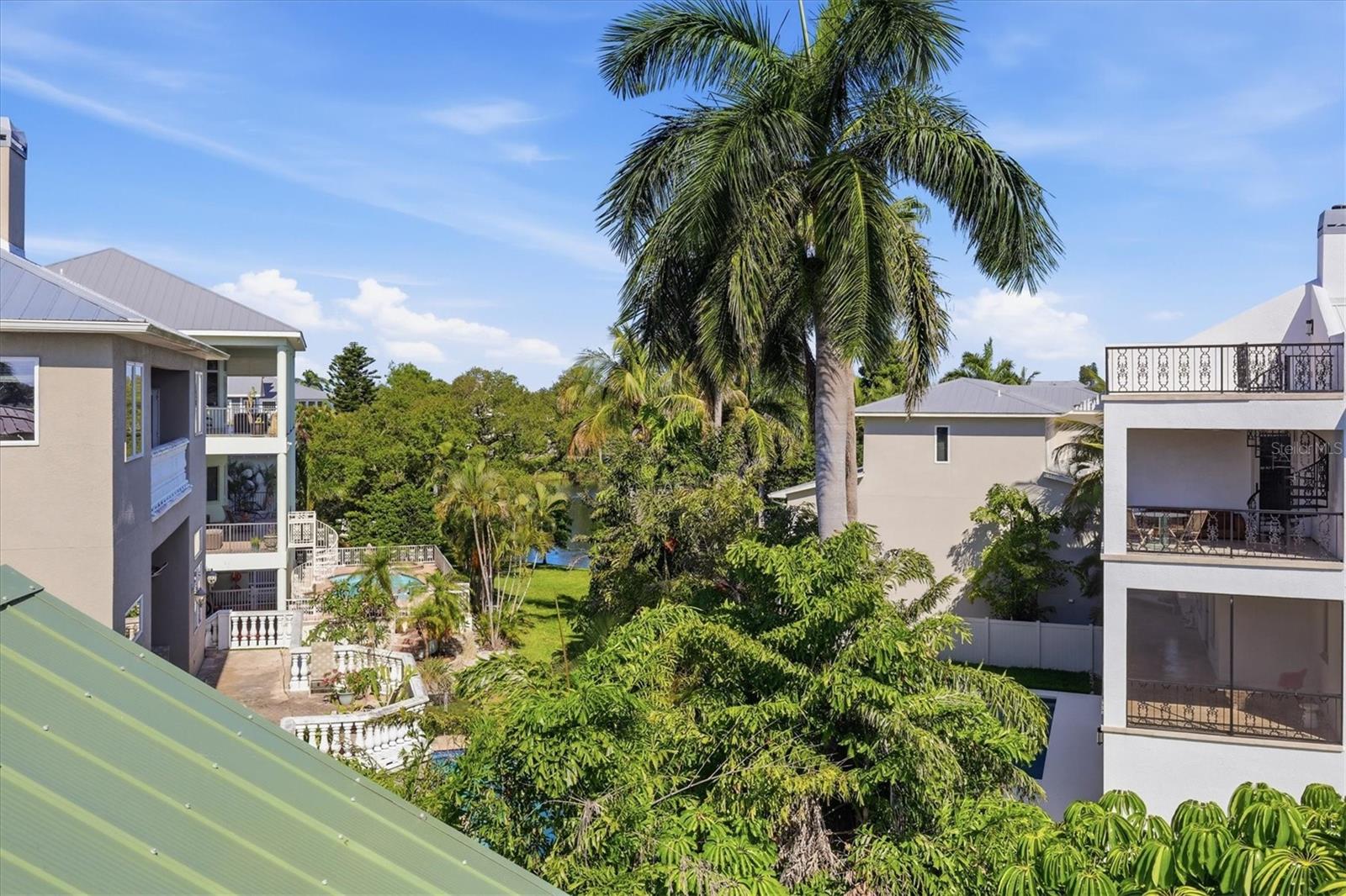 HAWKS HARBOR - Residential