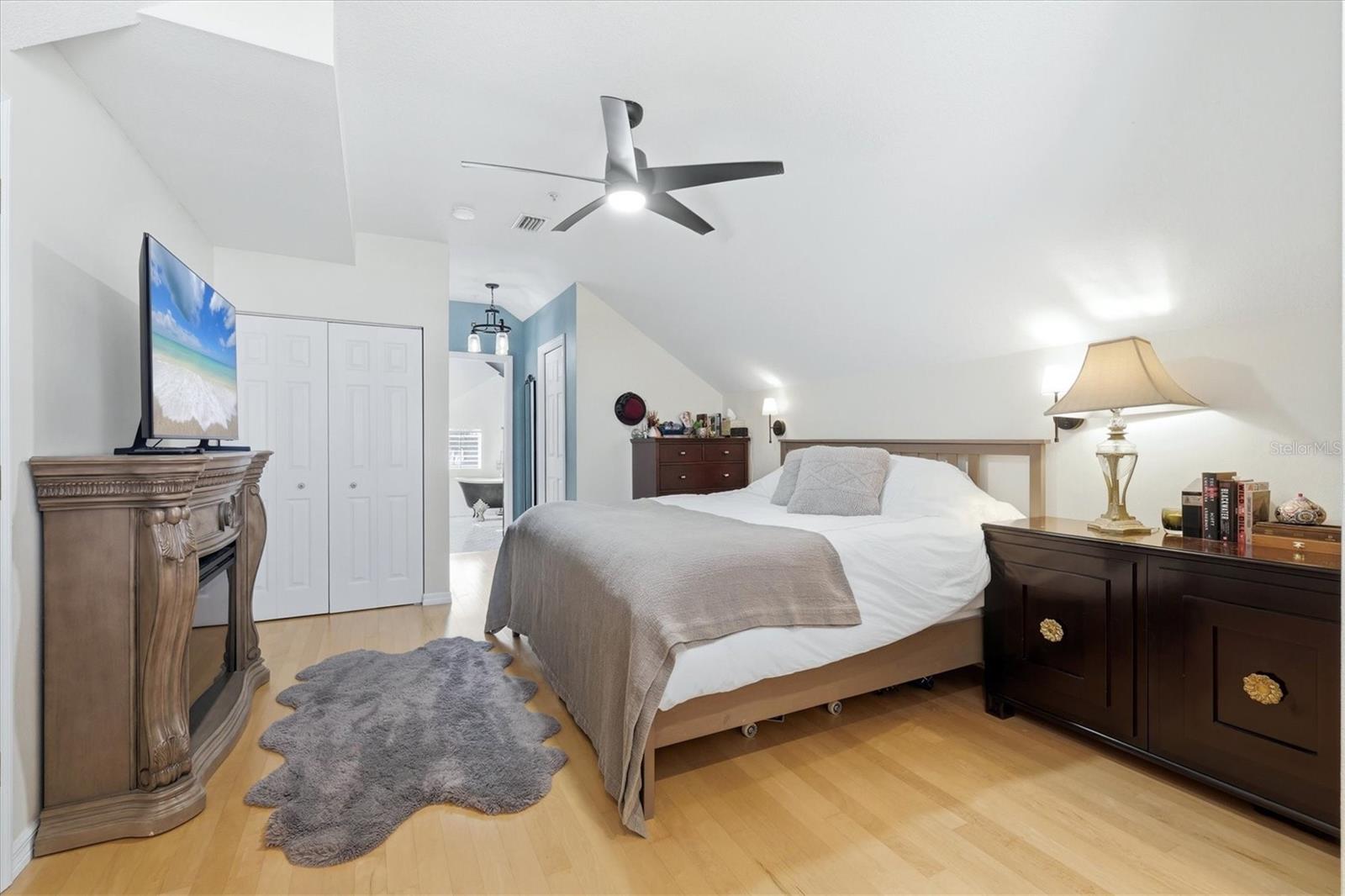 HAWKS HARBOR - Residential