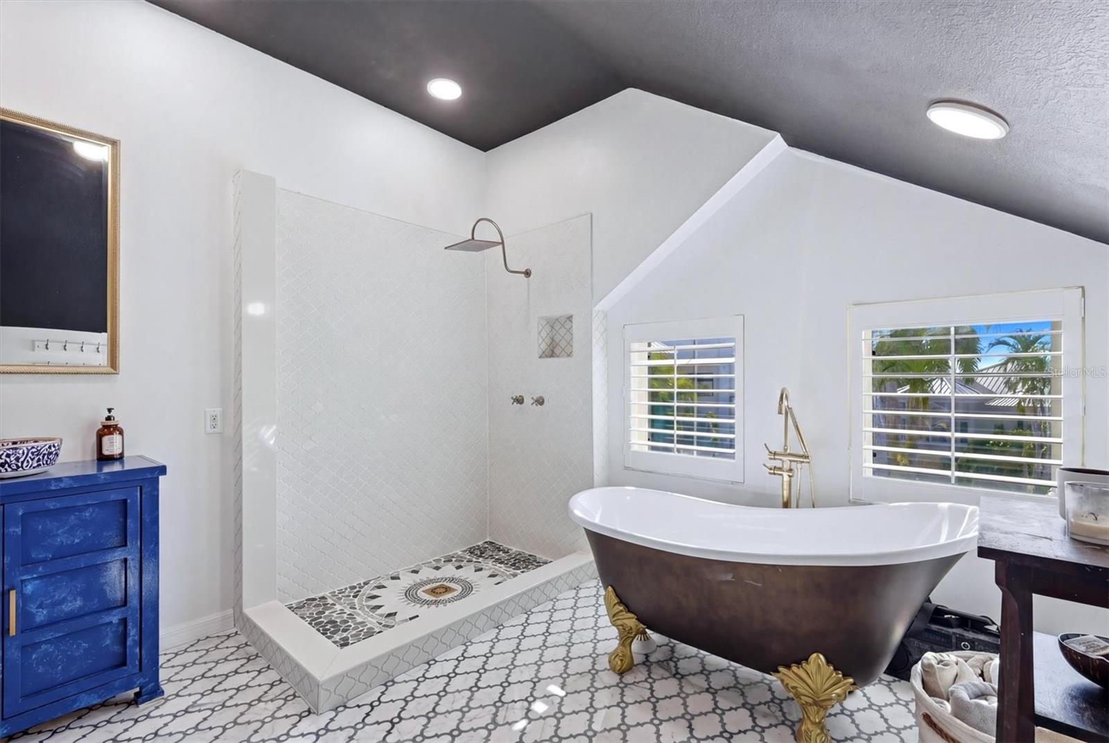 HAWKS HARBOR - Residential