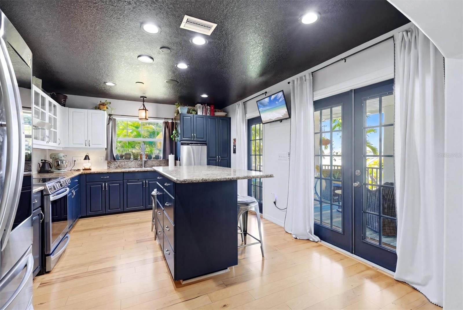 HAWKS HARBOR - Residential