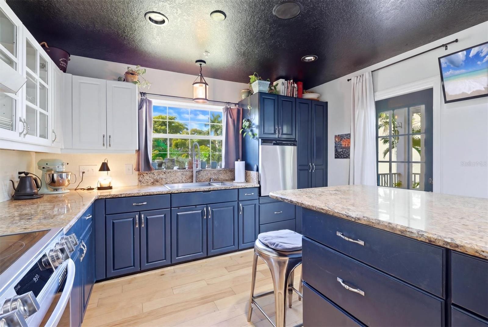 HAWKS HARBOR - Residential