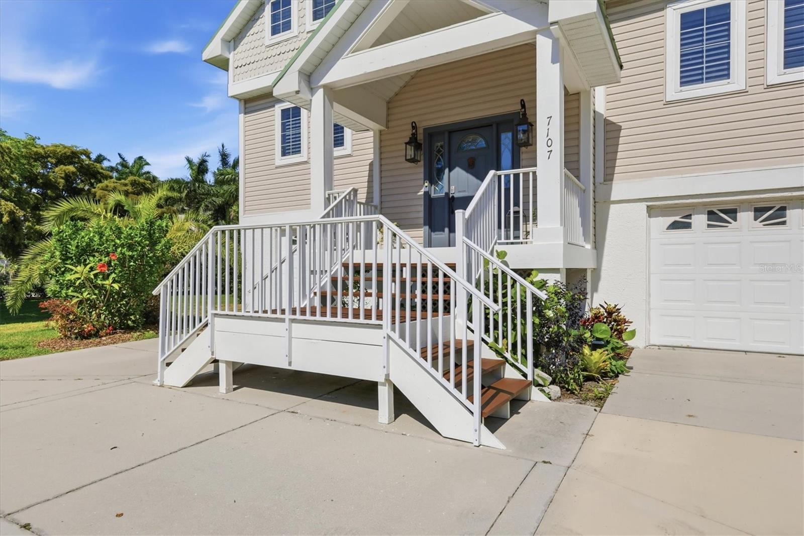 HAWKS HARBOR - Residential