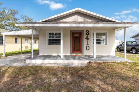 A home in PALMETTO