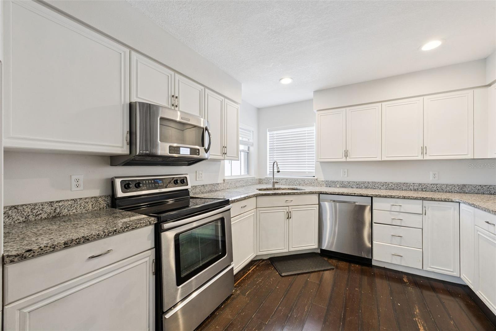 PINEY OAK SHORES ADD 01 - Residential