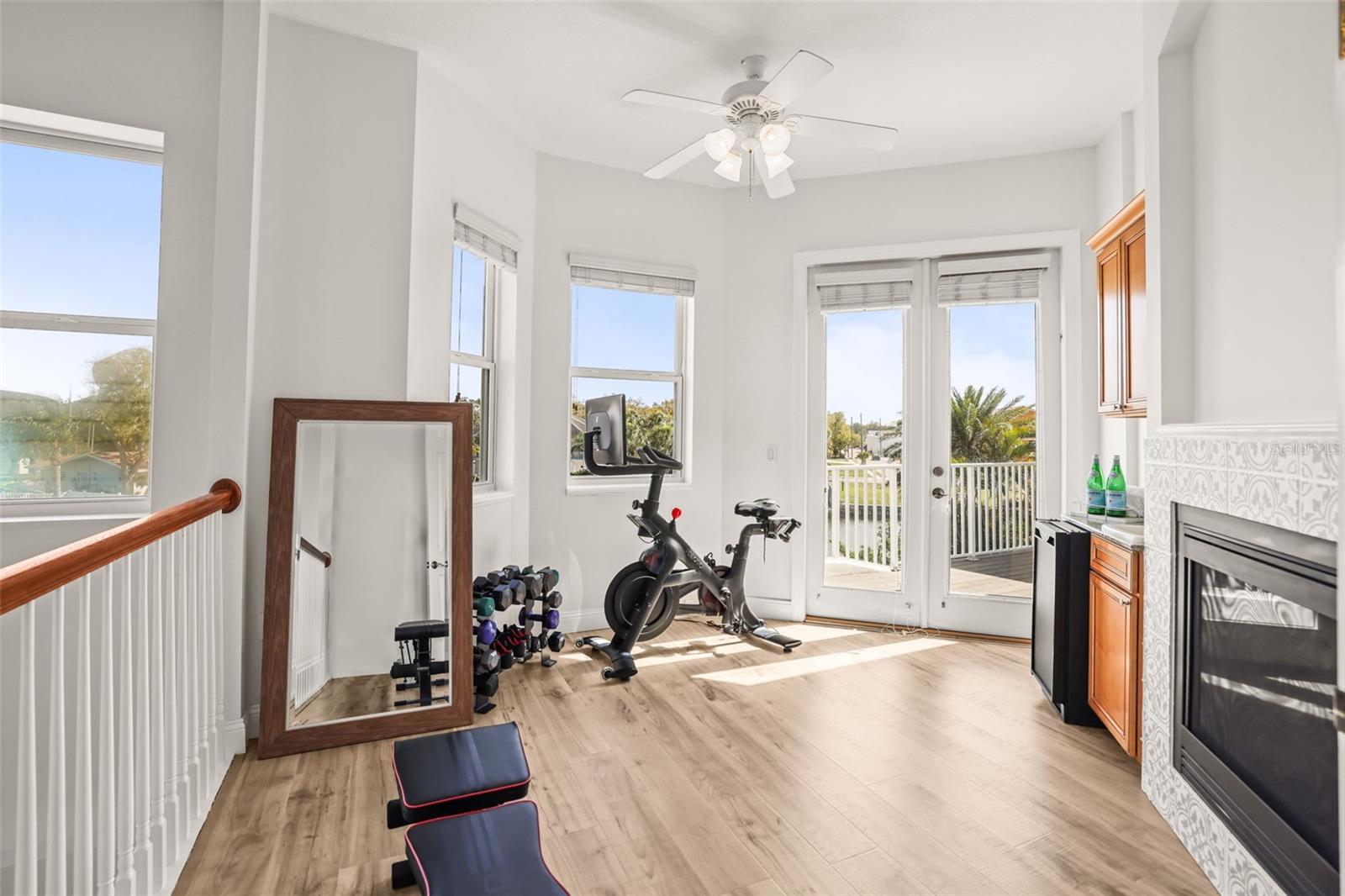 WHITCOMB POINT - Residential