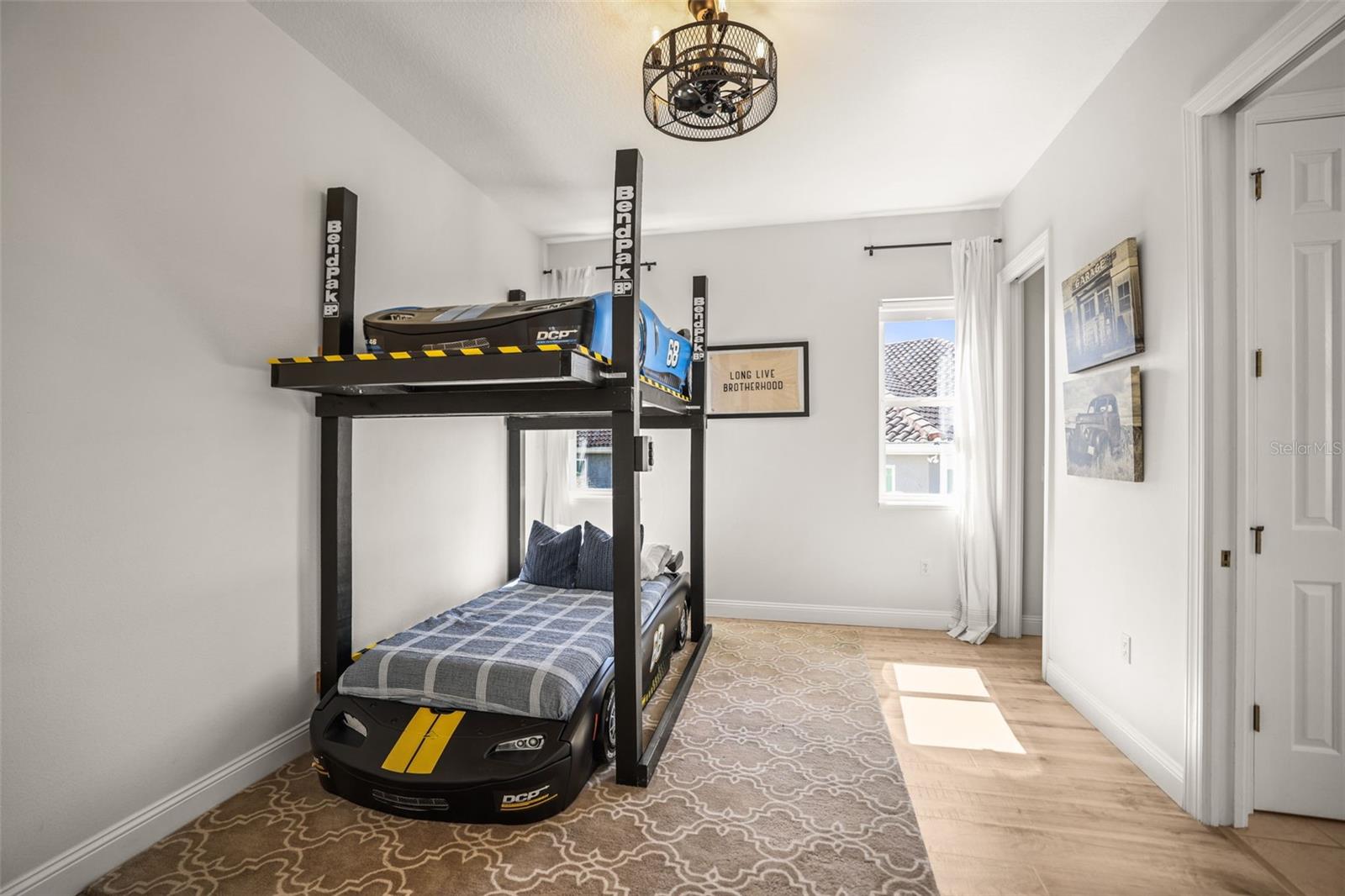 WHITCOMB POINT - Residential