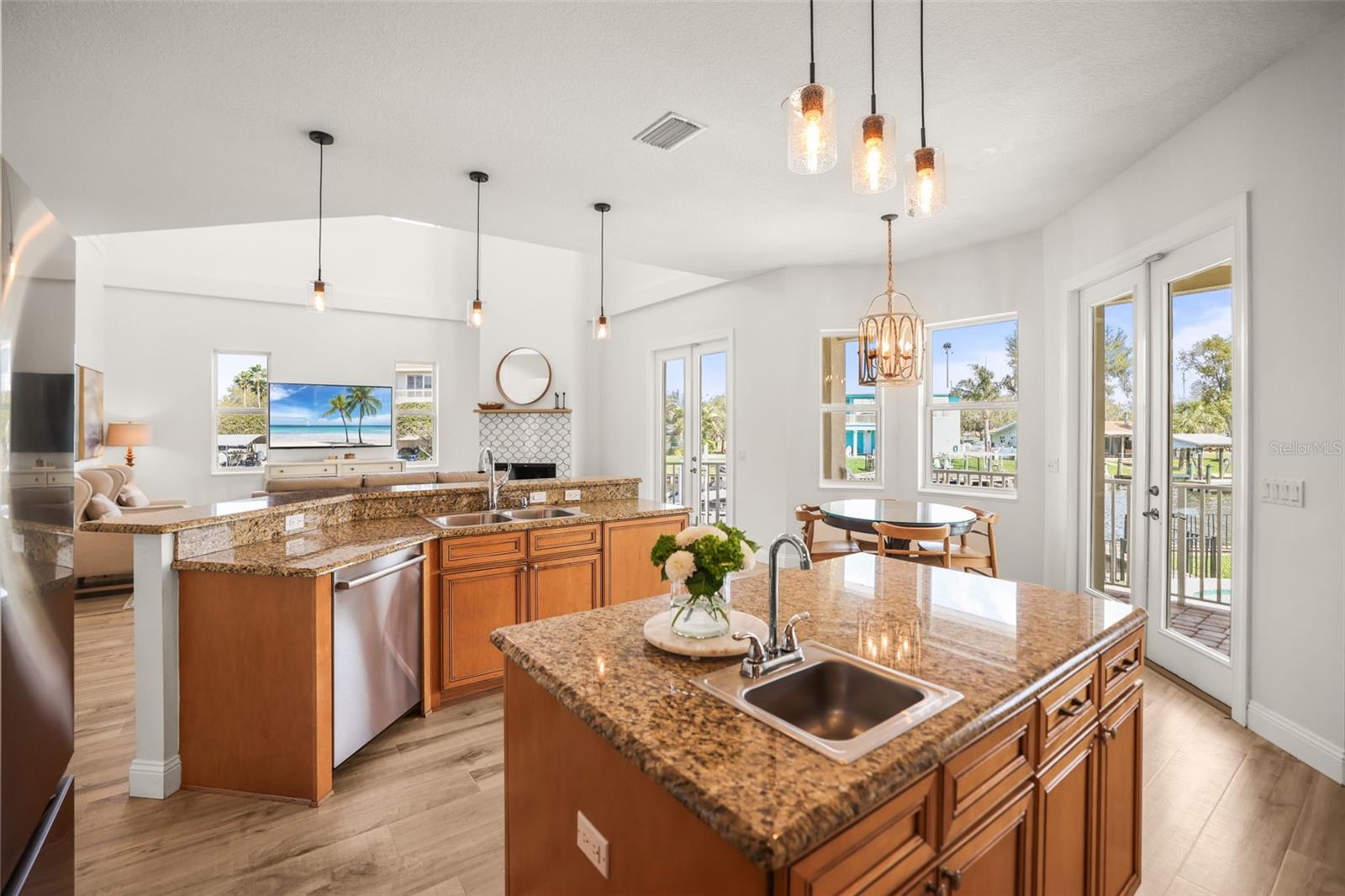 WHITCOMB POINT - Residential