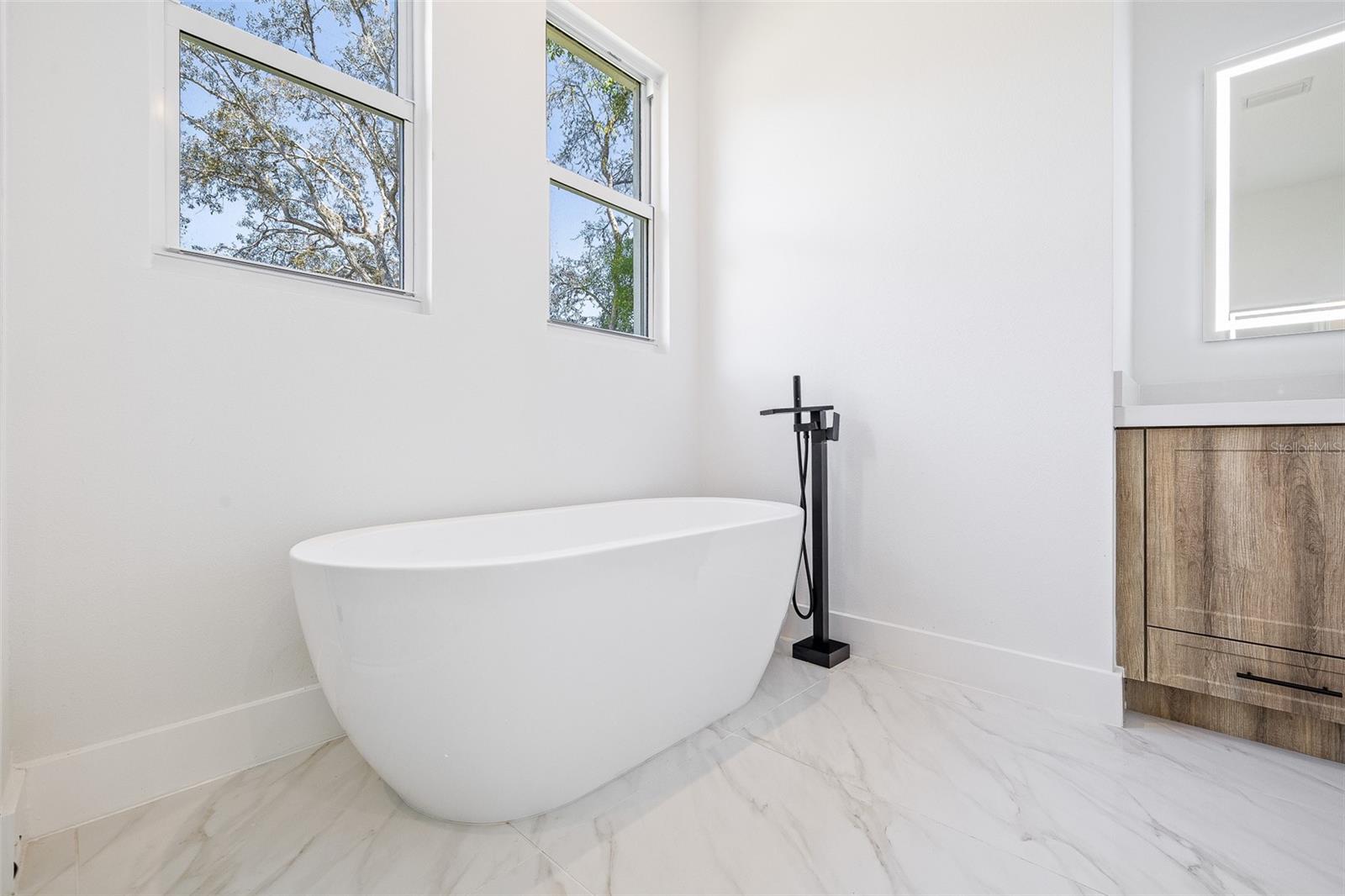 COUNTRY SIDE MANOR - Residential