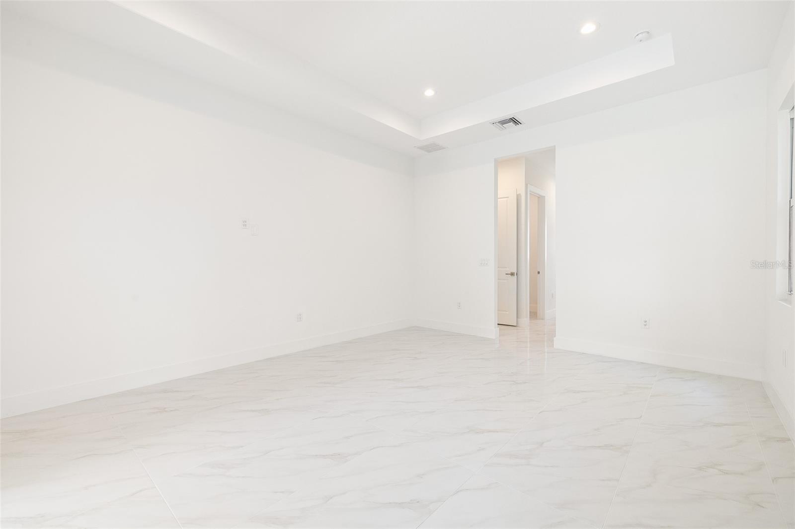 COUNTRY SIDE MANOR - Residential