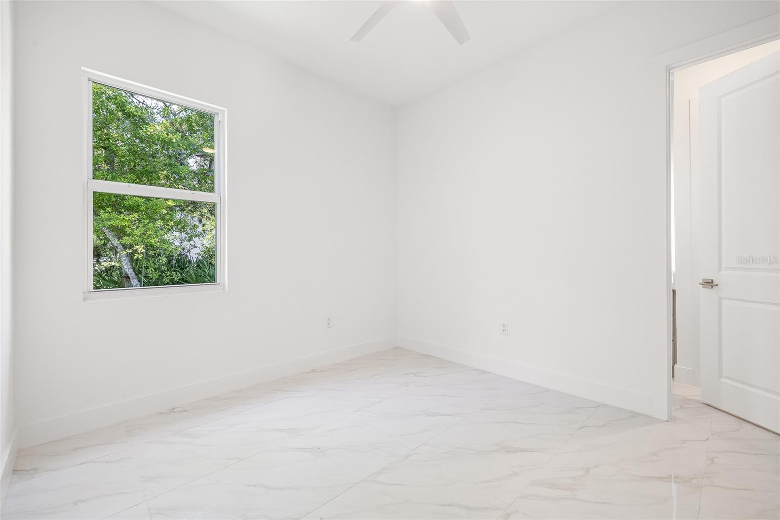 COUNTRY SIDE MANOR - Residential