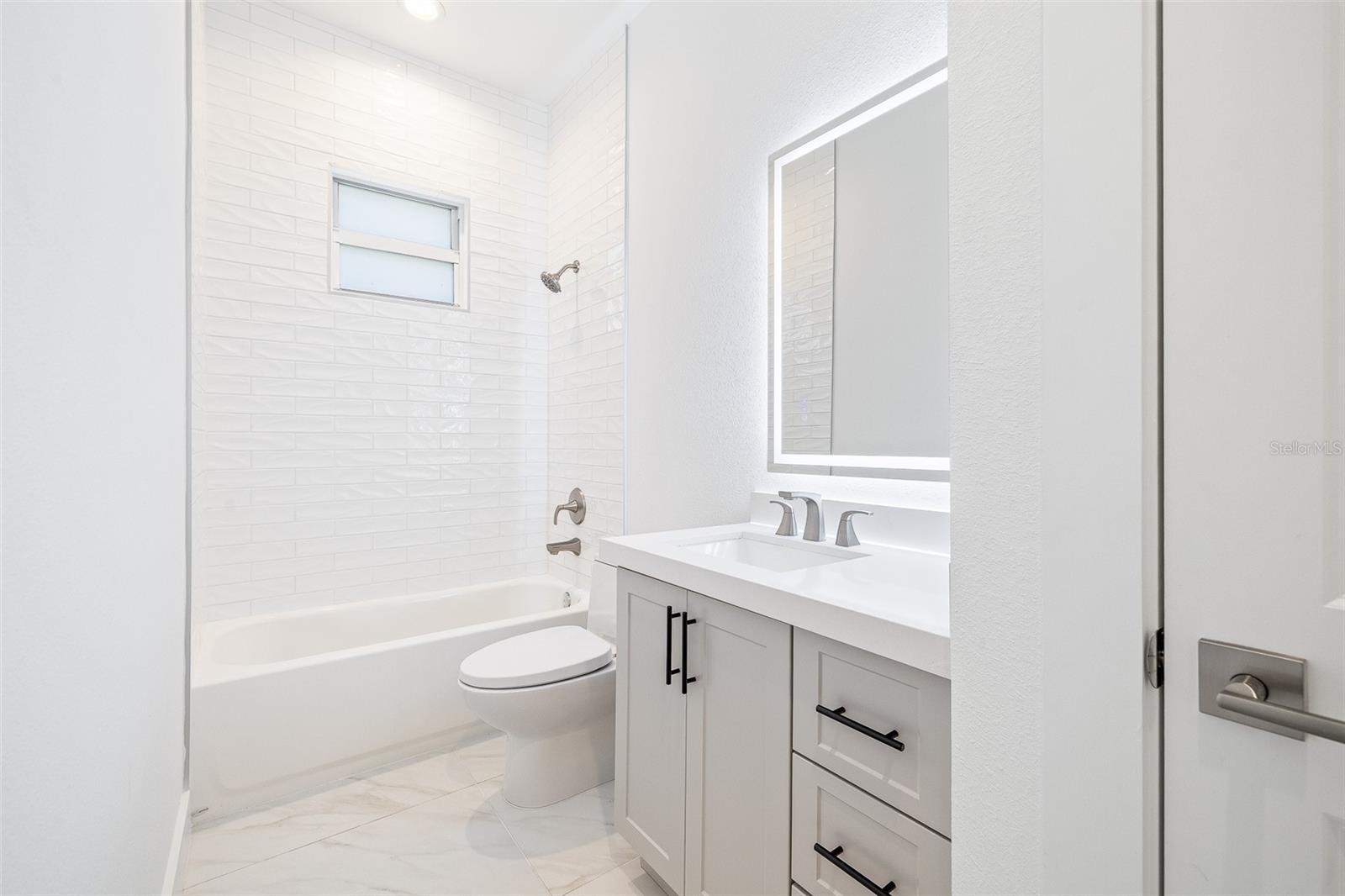 COUNTRY SIDE MANOR - Residential