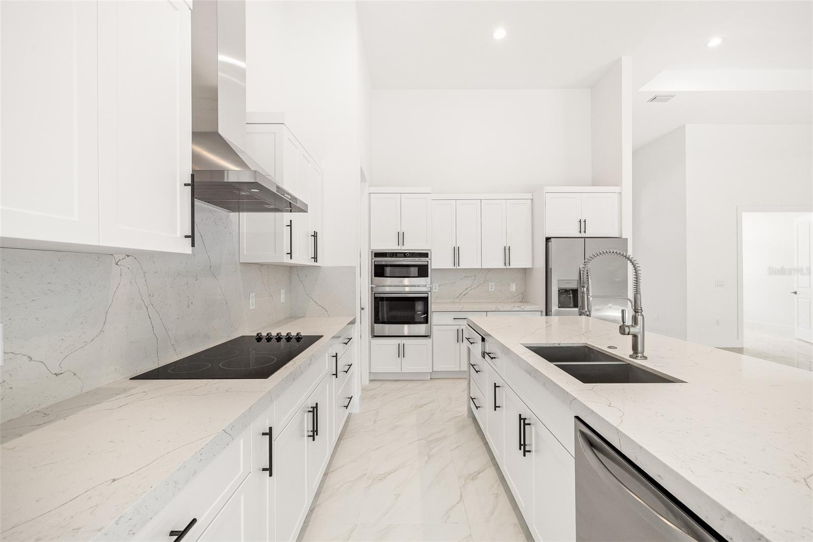 COUNTRY SIDE MANOR - Residential