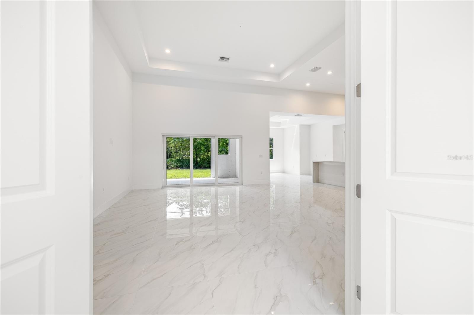 COUNTRY SIDE MANOR - Residential