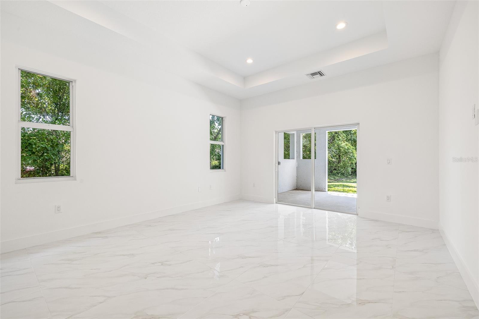 COUNTRY SIDE MANOR - Residential