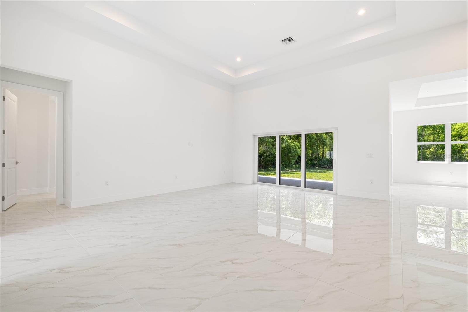 COUNTRY SIDE MANOR - Residential